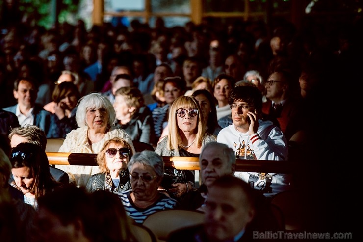 Jūrmalā  ar Raimondu Paulu un Kseniju Sidorovu atklāts trešais Jūrmalas festivāls 202434