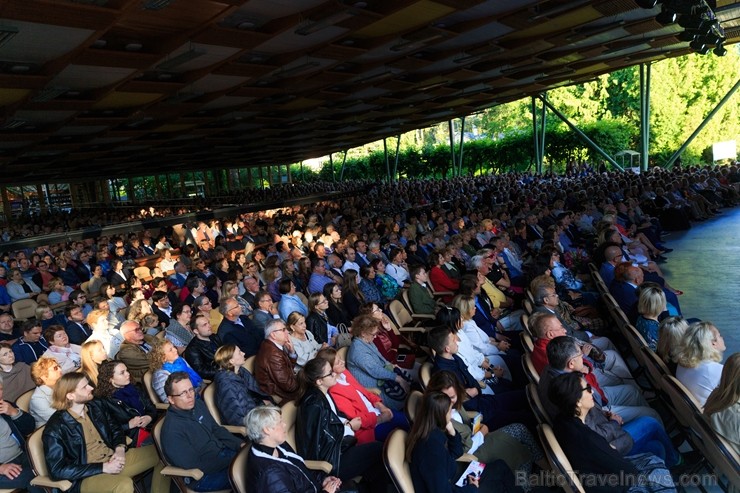 Jūrmalā  ar Raimondu Paulu un Kseniju Sidorovu atklāts trešais Jūrmalas festivāls 202441