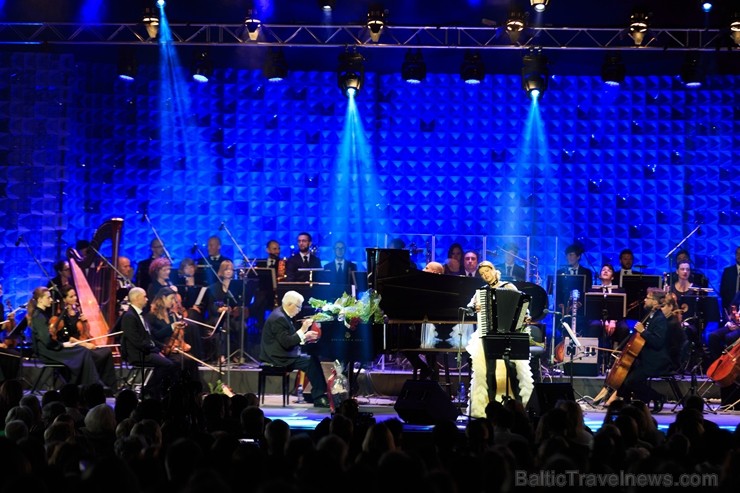 Jūrmalā  ar Raimondu Paulu un Kseniju Sidorovu atklāts trešais Jūrmalas festivāls 202476