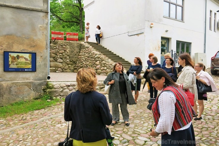 Talsos  atklāta Latvijā nebijusi izstāde - māksla uzzied Talsu ielās 202509