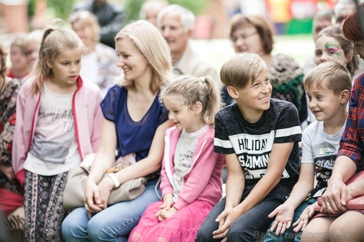 Jaunmoku pilī plaši apmeklēti 10. Dārza svētki 202567