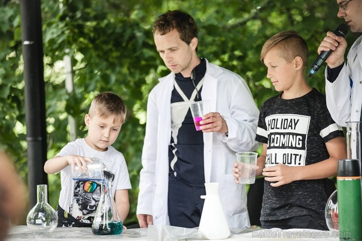 Jaunmoku pilī plaši apmeklēti 10. Dārza svētki 202570