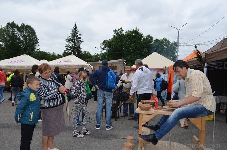 Latgale tikusi interesanti pārstāvēta starptautiskajā mākslas festivālā «Slavjanskij Bazar 2017» Vitebskā, Baltkrievijā Latgale tikusi interesanti pārstāvēta starptautiskajā mākslas festivālā «Slavjanskij Bazar 2017» Vitebskā, Baltkrievijā 202637