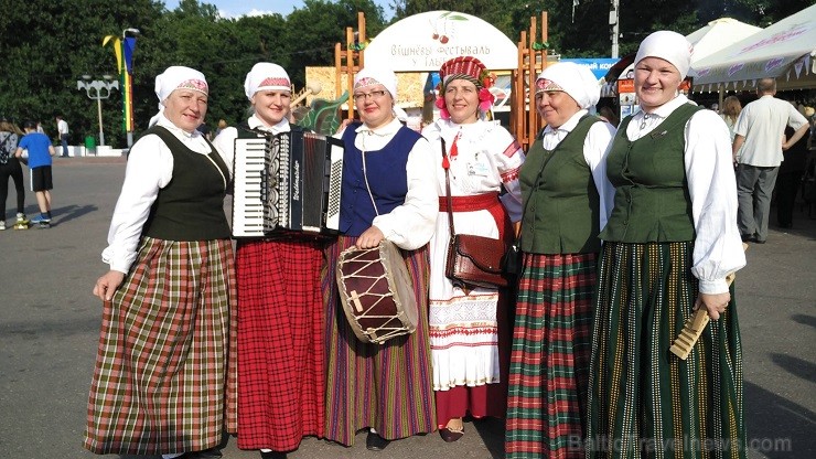 Latgale tikusi interesanti pārstāvēta starptautiskajā mākslas festivālā «Slavjanskij Bazar 2017» Vitebskā, Baltkrievijā Latgale tikusi interesanti pārstāvēta starptautiskajā mākslas festivālā «Slavjanskij Bazar 2017» Vitebskā, Baltkrievijā 202652