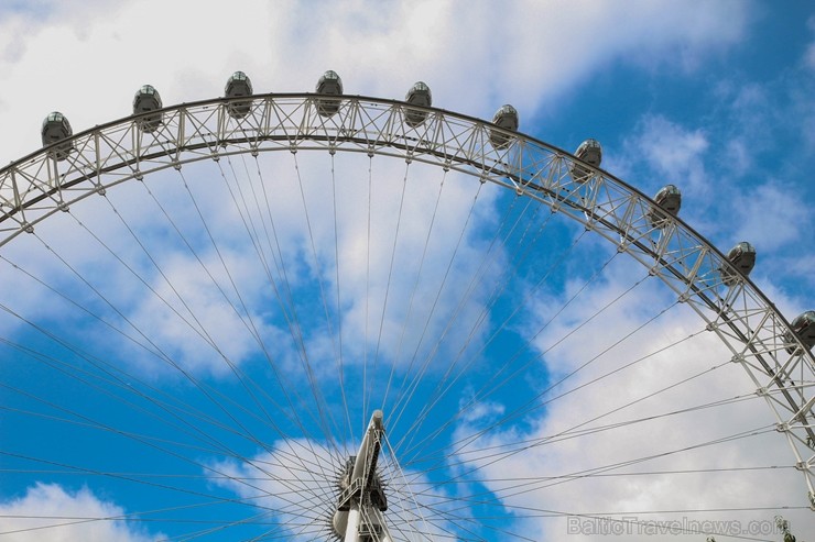 Latviešu tūristi viesojas vasarīgajā Londonā 202743