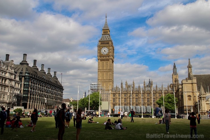 Latviešu tūristi viesojas vasarīgajā Londonā 202774