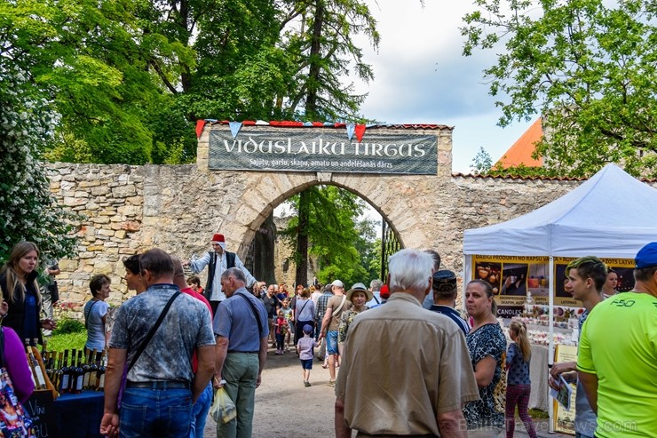 Cēsīs gardi un jestri aizvadīti pilsētas svētki 202980