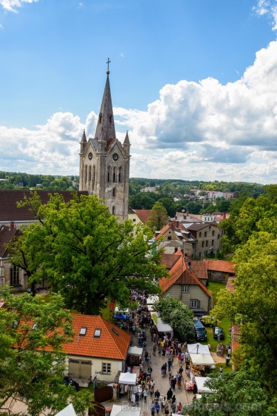 Cēsīs gardi un jestri aizvadīti pilsētas svētki 203008