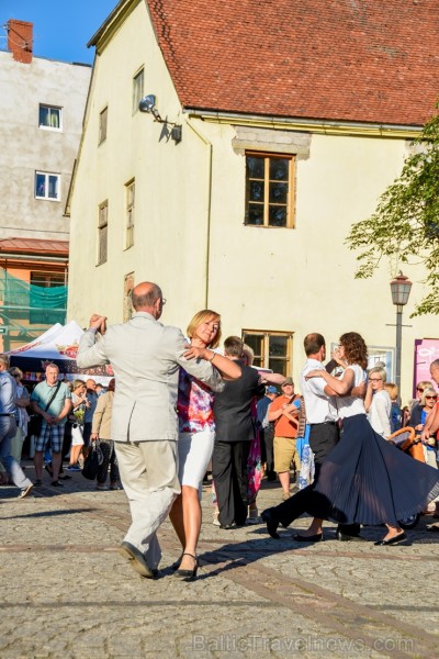 Cēsīs gardi un jestri aizvadīti pilsētas svētki 203010