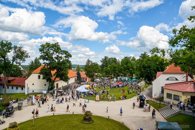Cēsīs gardi un jestri aizvadīti pilsētas svētki 203013