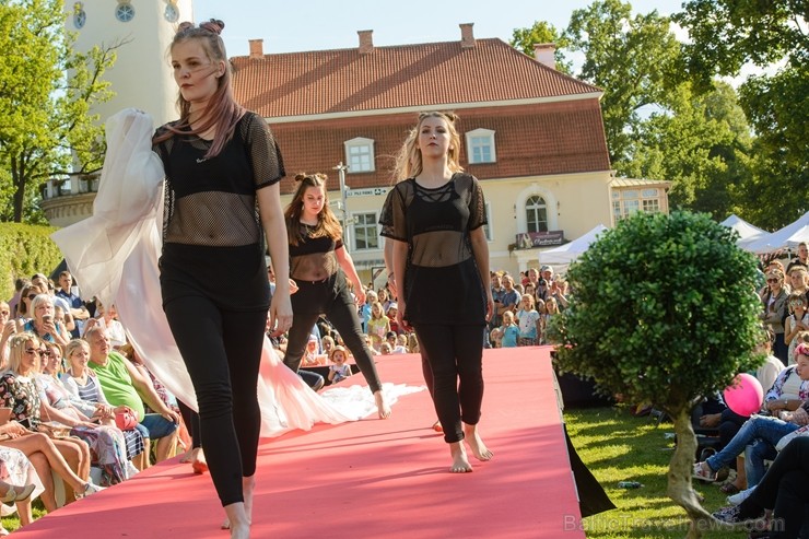 Cēsīs gardi un jestri aizvadīti pilsētas svētki 203034