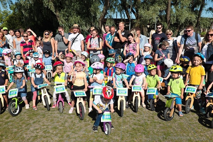 Jelgavā  nakts pusmaratonā dalību ņem vairāk nekā 5000 skrējēju 203073