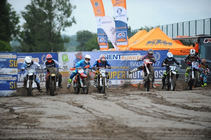 Ventspilī aizvadītas ikgadējās supermotokrosa sacensības «Ventbunkers lielā balva 2017» 204431