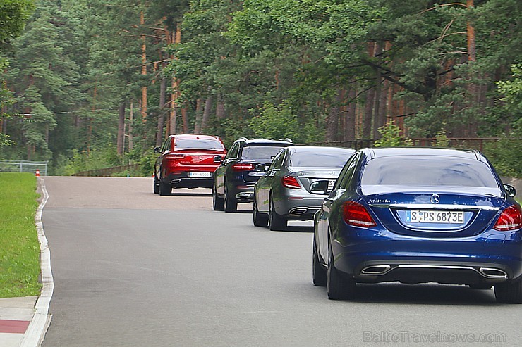 Travelnews.lv 16.08.2017 Biķerniekos joņo ar «Mercedes-Benz Star Experience» pasākuma vāģiem 204578