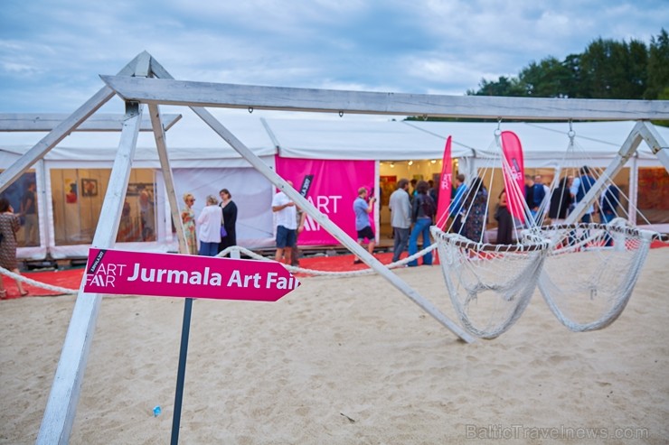 Jūrmalas pludmales kompleksā «Legend Beach» pirmo reizi notiek mākslas gadatirgus «Jurmala Art Fair». Jūrmalas pludmales kompleksā «Legend Beach» pirmo reizi notiek mākslas gadatirgus «Jurmala Art Fair». 205361