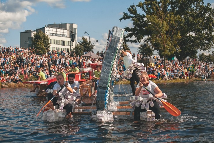 Jelgavā  notikusi piecpadsmitā Piena paku laivu regate 205597