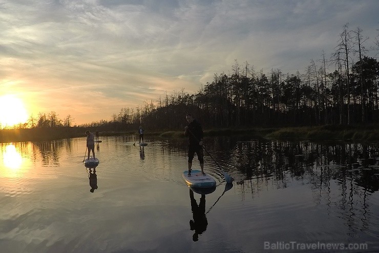 Travelnews.lv izbauda SUP saulrieta piedzīvojumu Cenas tīrelī 205845