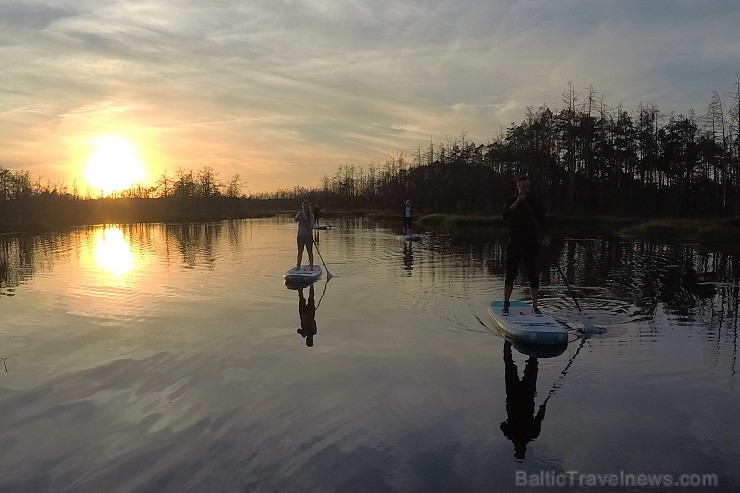 Travelnews.lv izbauda SUP saulrieta piedzīvojumu Cenas tīrelī 205846