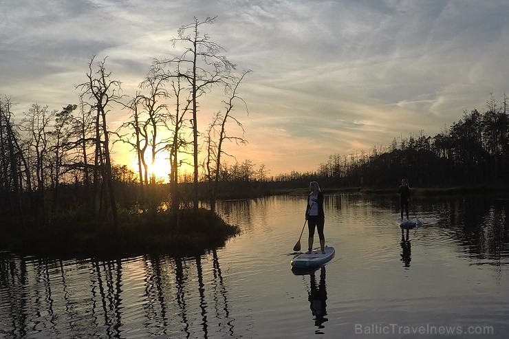 Travelnews.lv izbauda SUP saulrieta piedzīvojumu Cenas tīrelī 205849