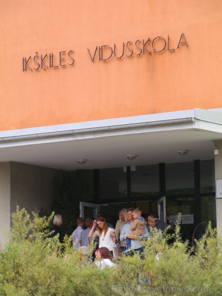 Ikšķiles vidusskolā ienāk 1.septembra svinības gandrīz ar 1000 skolēniem 205882
