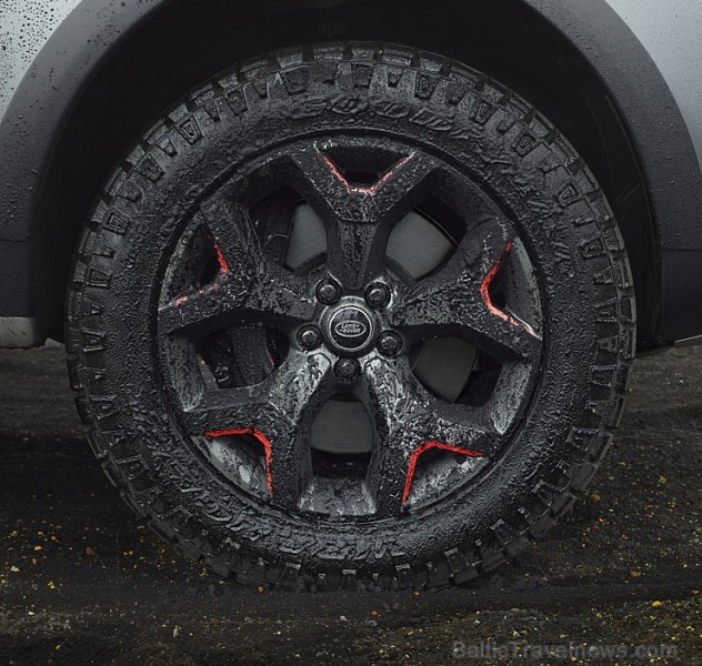 Land Rover Discovery SVX ir īpaši piemērots apvidus cienītājiem un ceļotājiem 207054