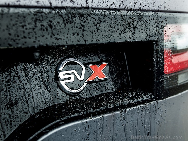 Land Rover Discovery SVX ir īpaši piemērots apvidus cienītājiem un ceļotājiem 207055