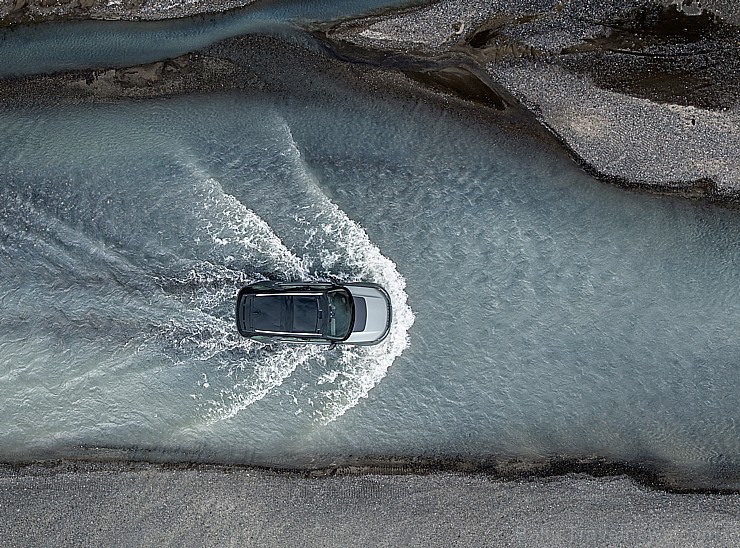 Land Rover Discovery SVX ir īpaši piemērots apvidus cienītājiem un ceļotājiem 207056