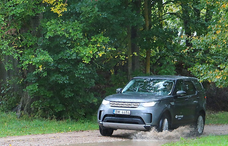 Travelnews.lv ar jauno Land Rover Discovery dodas pusdienot uz Rūmenes kafejnīcu 207235