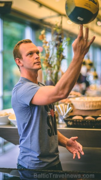 Latvijas pazīstamākie volejbolisti Aleksandrs Samoilovs un Jānis Šmēdiņš ar ģimenēm brančo «SemaraH Hotel Lielupe» Latvijas pazīstamākie volejbolisti Aleksandrs Samoilovs un Jānis Šmēdiņš ar ģimenēm brančo «SemaraH Hotel Lielupe» 207320