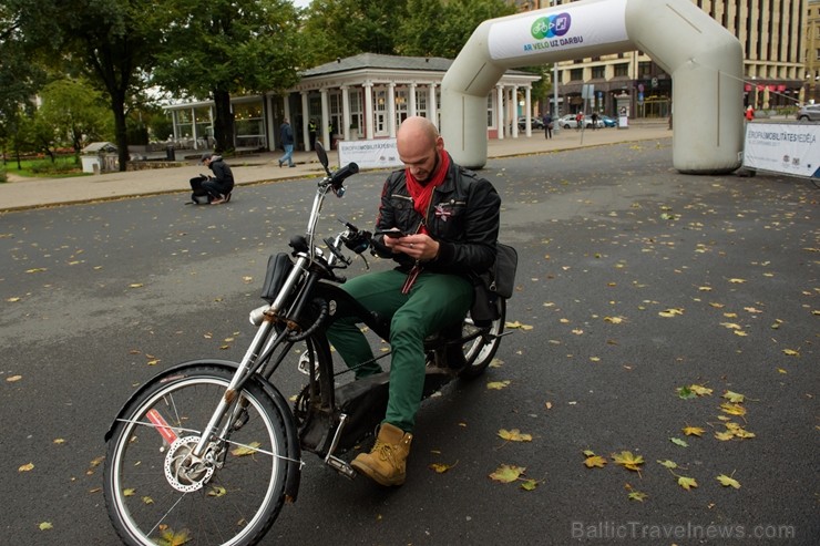 «Ar velo uz darbu» dienā simtiem rīdzinieku izvēlas divriteni 207348