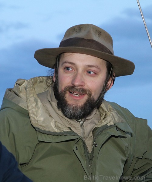 Travelnews.lv ar jahtu «Raido» izbrauc pa Daugavu naksnīgā Rīgas jūras līcī 207380