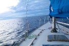 Travelnews.lv ar jahtu «Raido» izbrauc pa Daugavu naksnīgā Rīgas jūras līcī