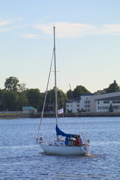 Atvasaras saule aicina rīdziniekus doties uz restorāna «Aqua Luna» terasi Andrejostā 207414