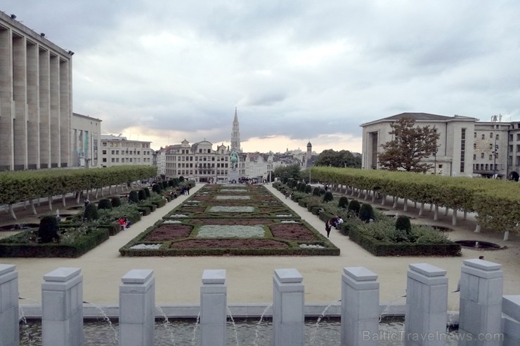 Kurš gan nav, vismaz bildēs redzējis šo parku - Mont des Arts. 208087