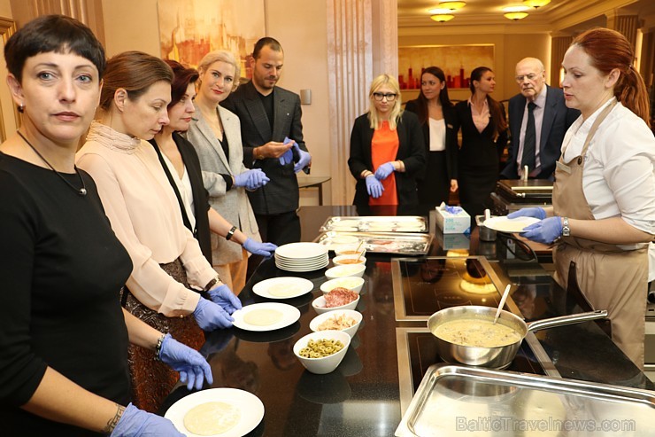 Jaunā 5 zvaigžņu viesnīca «Grand Hotel Kempinski Riga» iepazīstina Travelnews.lv ar gardēžu ēdienkarti Jaunā 5 zvaigžņu viesnīca «Grand Hotel Kempinski Riga» iepazīstina Travelnews.lv ar gardēžu ēdienkarti 208222