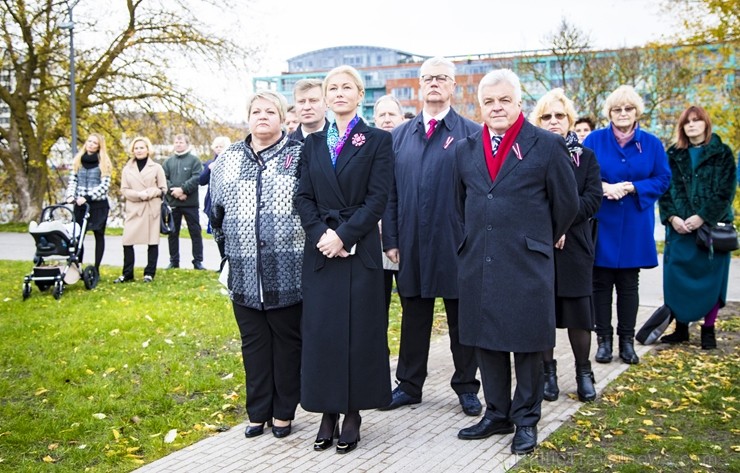Rīgā atklāts valsts simtgadei veltītais monumentālais Latvijas karoga masts. 209120