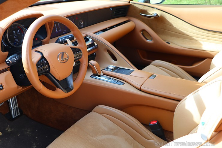 Travelnews.lv apceļo Latvijas zelta rudeni ar sportisko un futūristisko vāģi «Lexus LC 500» 209406