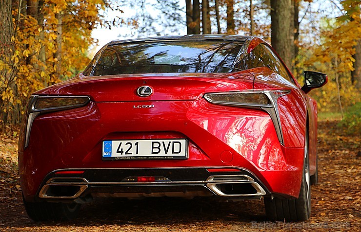 Travelnews.lv apceļo Latvijas zelta rudeni ar sportisko un futūristisko vāģi «Lexus LC 500» 209417
