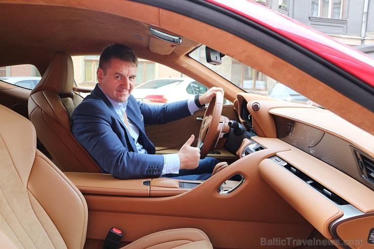 Travelnews.lv apceļo Latvijas zelta rudeni ar sportisko un futūristisko vāģi «Lexus LC 500» 209425