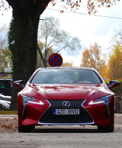 Travelnews.lv apceļo Latvijas zelta rudeni ar sportisko un futūristisko vāģi «Lexus LC 500» 209427