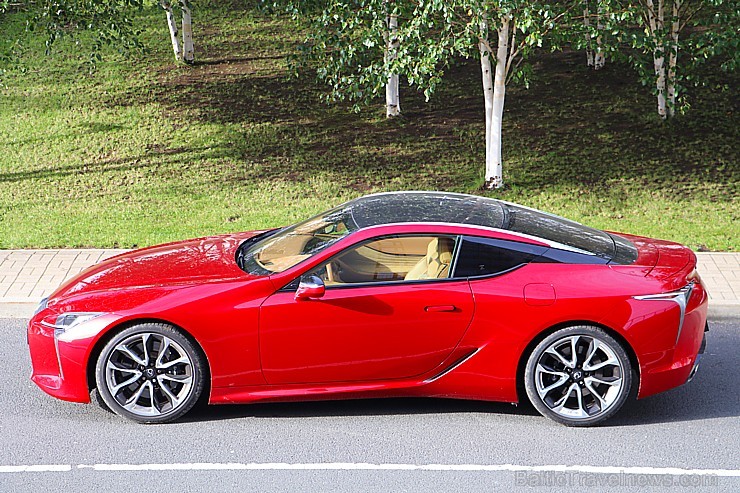 Travelnews.lv apceļo Latvijas zelta rudeni ar sportisko un futūristisko vāģi «Lexus LC 500» 209428