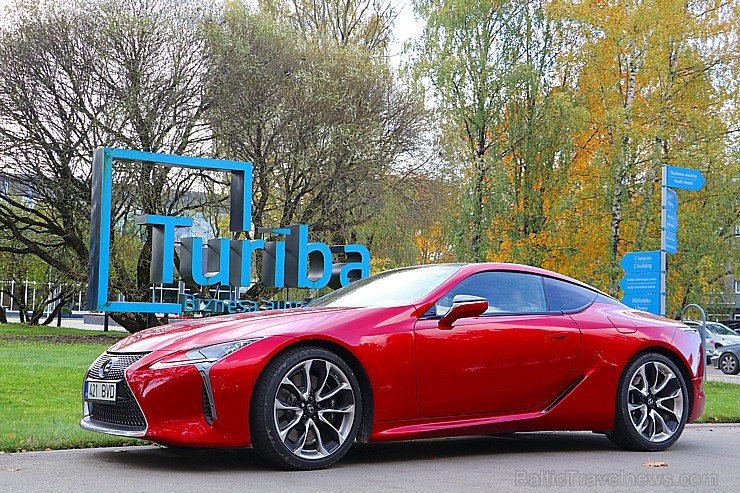 Travelnews.lv apceļo Latvijas zelta rudeni ar sportisko un futūristisko vāģi «Lexus LC 500» 209429