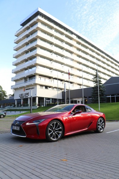 Travelnews.lv apceļo Latvijas zelta rudeni ar sportisko un futūristisko vāģi «Lexus LC 500» 209430