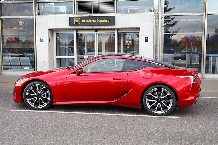 Travelnews.lv apceļo Latvijas zelta rudeni ar sportisko un futūristisko vāģi «Lexus LC 500» 209433