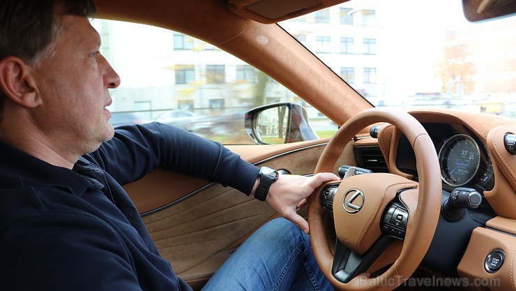 Travelnews.lv apceļo Latvijas zelta rudeni ar sportisko un futūristisko vāģi «Lexus LC 500» 209436