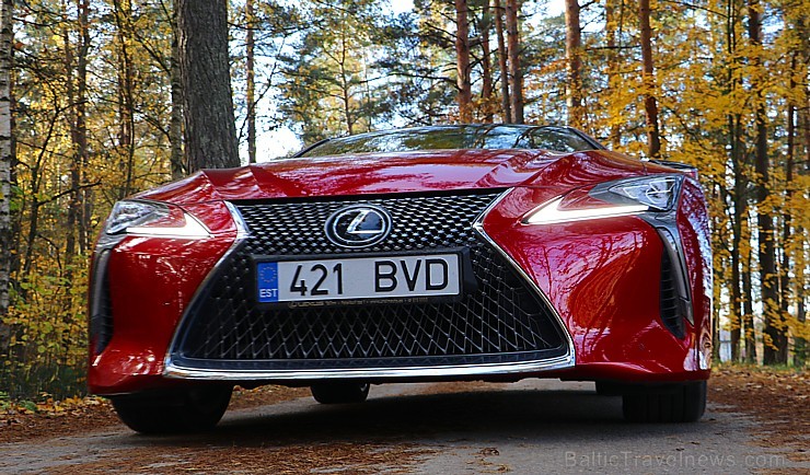 Travelnews.lv apceļo Latvijas zelta rudeni ar sportisko un futūristisko vāģi «Lexus LC 500» 209442