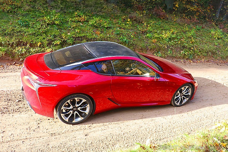 Travelnews.lv apceļo Latvijas zelta rudeni ar sportisko un futūristisko vāģi «Lexus LC 500» 209444