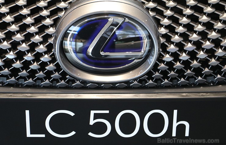 Travelnews.lv apceļo Latvijas zelta rudeni ar sportisko un futūristisko vāģi «Lexus LC 500» 209454