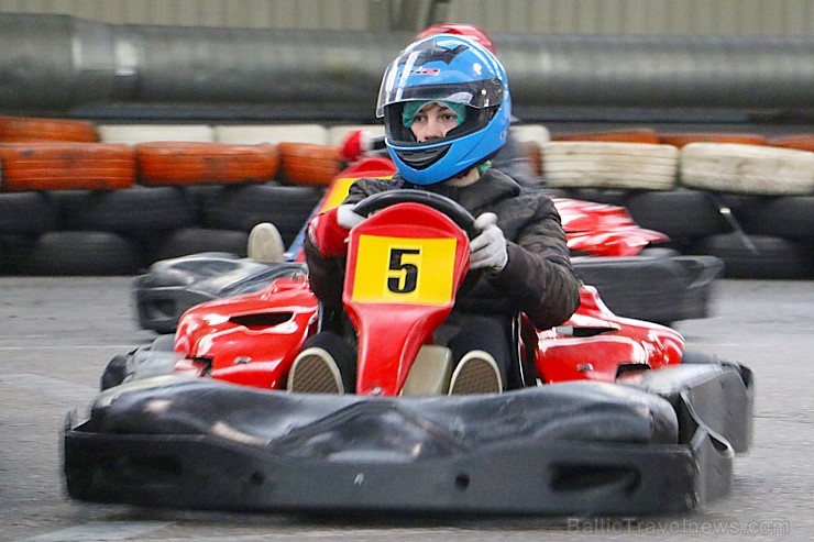 Travelnews.lv jauniešu komanda joņo ar kartingu halles «Ātruma cilts» kartingiem 209456