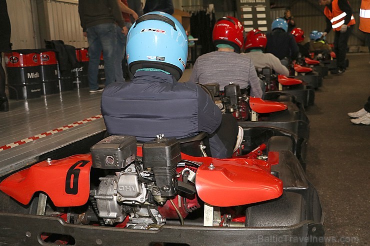 Travelnews.lv jauniešu komanda joņo ar kartingu halles «Ātruma cilts» kartingiem 209468